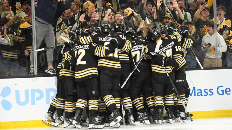 Jubel bei den Boston Bruins (Foto: Imago/USA Today Network/Bob DeChiara)